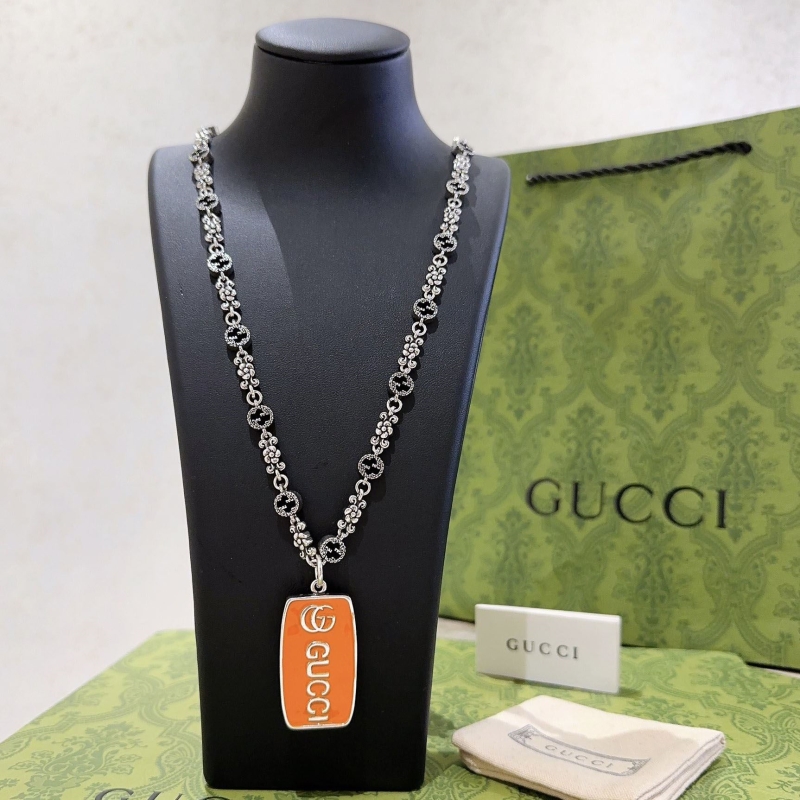 G*u*i necklaces
